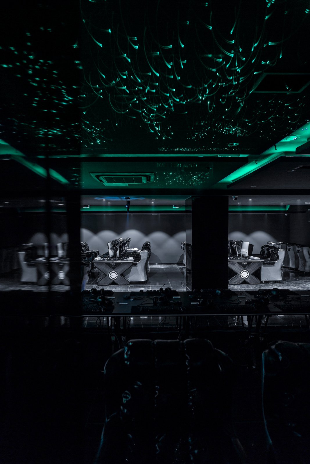 北京萬(wàn)興通達(dá)辦公裝修項(xiàng)目-豪華網(wǎng)吧裝修效果圖