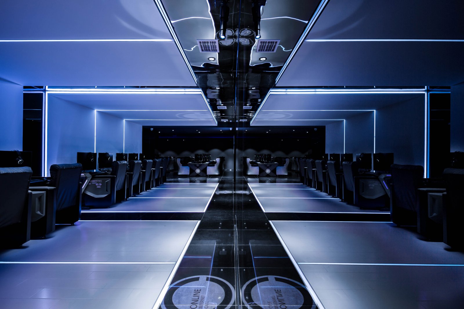 北京萬(wàn)興通達(dá)辦公裝修項(xiàng)目-豪華網(wǎng)吧裝修效果圖